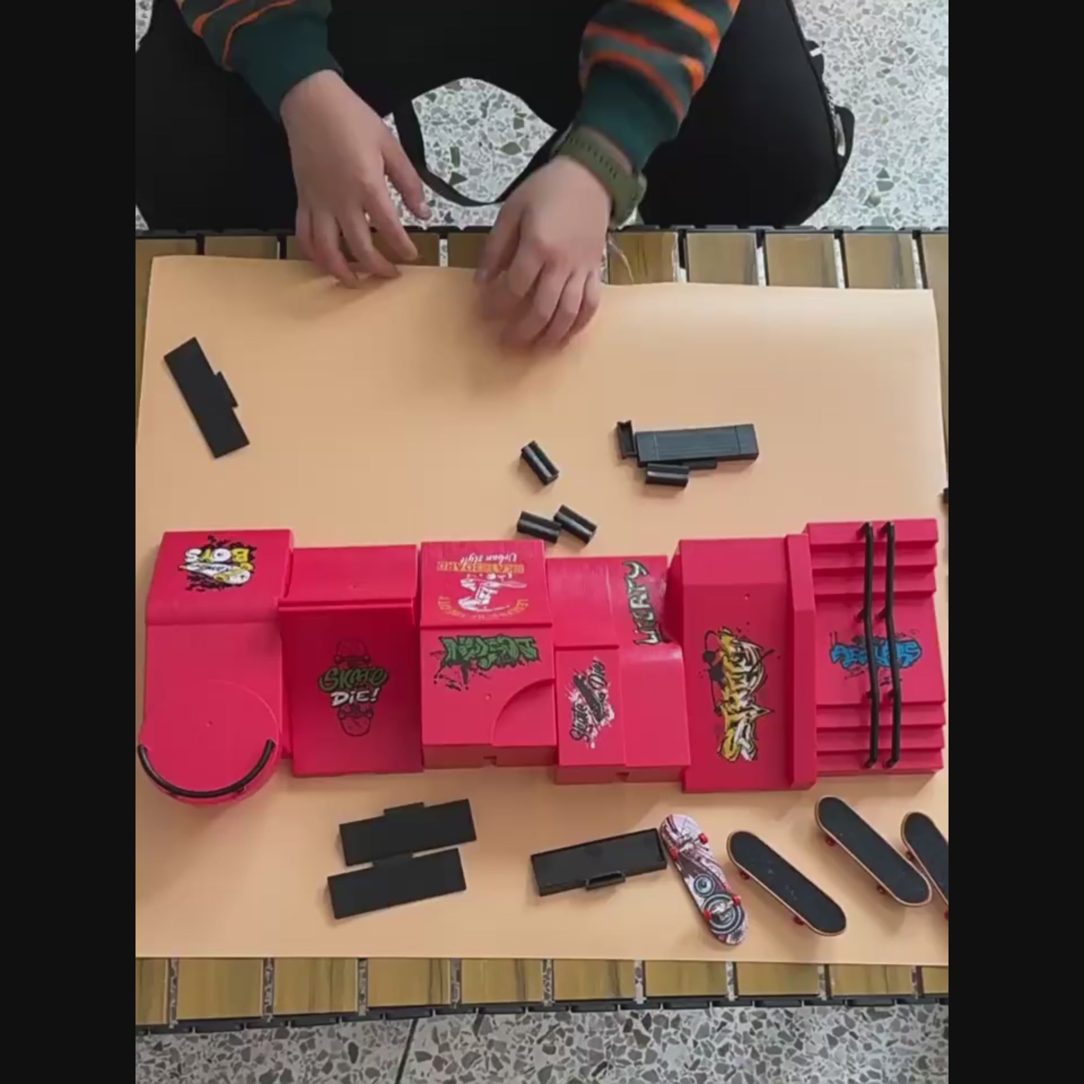 Finger Skateboard Park Set - Mini Ramp Kit